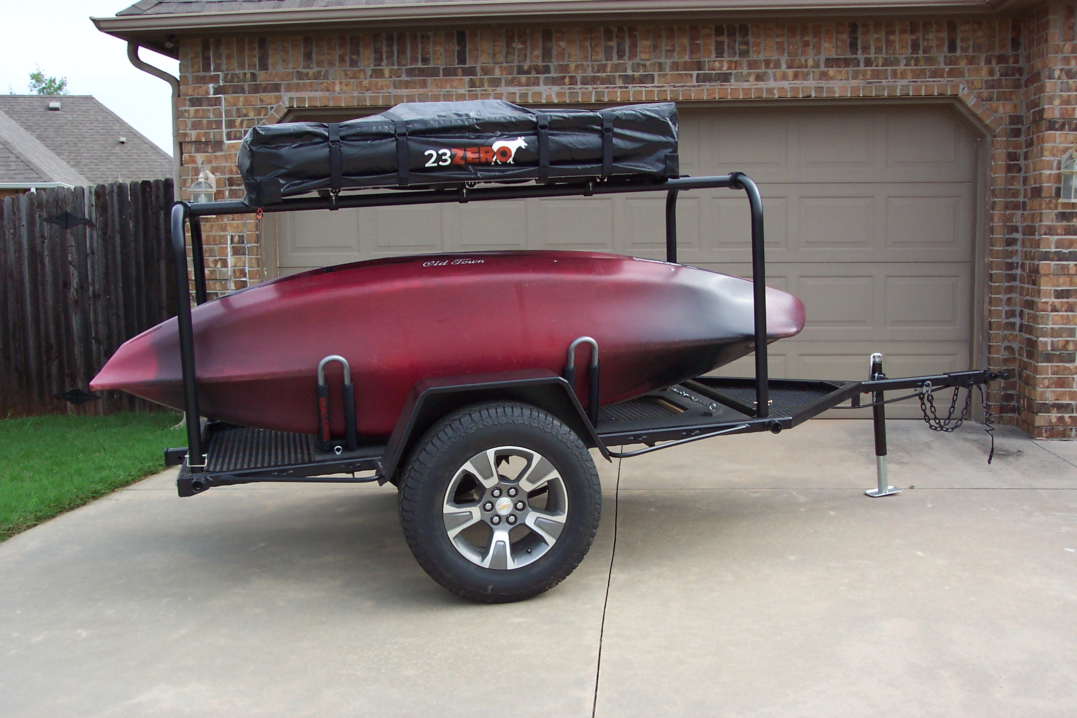 Twain Trailers Mark I side view with kayak and rooftop tent